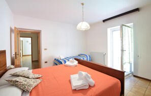 2 bedrooms, iron/ironing board, travel crib, free WiFi