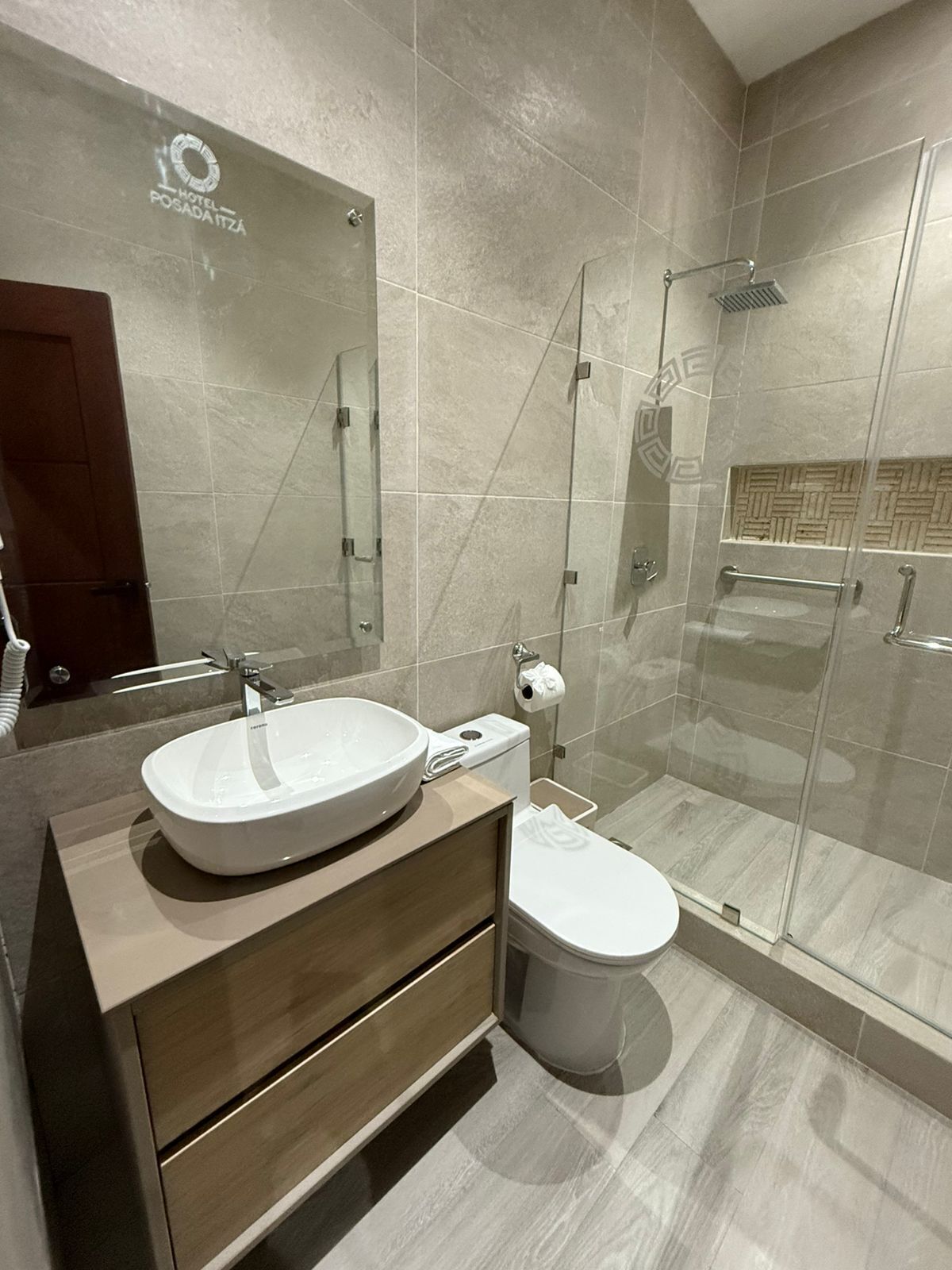 Quarto casal standard de uso individual | Banheiro | Toalhas de banho 