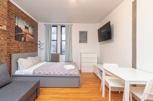 Lovely Studio Upper East near the park nyc