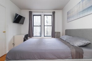 2 bedrooms, iron/ironing board, WiFi, bed sheets