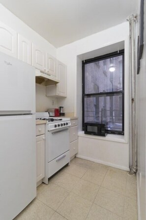 Fridge, microwave, oven, stovetop - Newly Renovated 2 BR on Upper East Side MIN 30 DAYS (Manhattan)