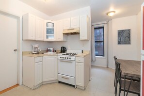 Fridge, microwave, oven, stovetop - Charming 1BR on Upper East Side (30 Days MIN) (New York)