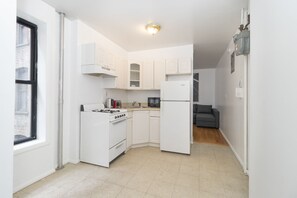Fridge, microwave, oven, stovetop - Upper East Beautiful Two Bedrooms Apartment near Central Park (New York)