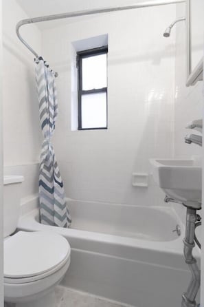 Hair dryer, towels - Upper East Beautiful Two Bedrooms Apartment near Central Park (New York)