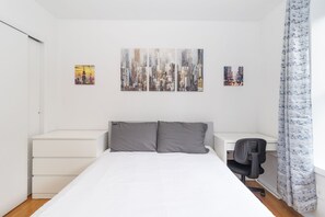 2 chambres, fer et planche à repasser, Wi-Fi, draps fournis