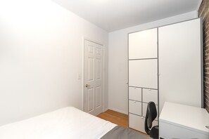 2 chambres, fer et planche à repasser, Wi-Fi, draps fournis