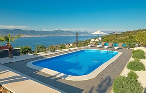 Et oppvarmet basseng