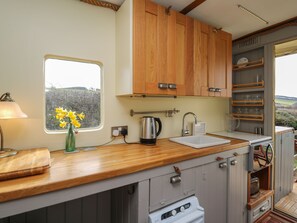 Cottage | Private kitchen | Fridge, electric kettle, toaster, cookware/dishes/utensils - Sea the Stars (New Quay)