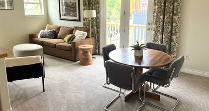 Charming 1-BR carriage house in quiet neighborhood