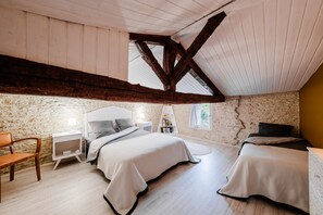 3 bedrooms, iron/ironing board, free WiFi