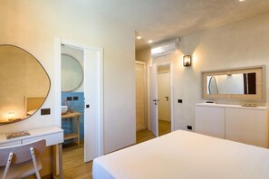 4 عدّة غرف نوم ومكواة/لوح كي وواي فاي وملاءات أسرّة