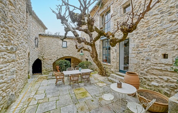 Outdoor dining - Gorgeous home in Lussan with WiFi (Lussan)