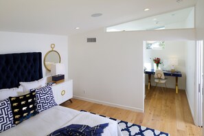 3 habitaciones, tabla de planchar con plancha, wifi y ropa de cama