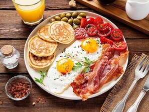 Desayuno completo todos los días (con cargo)