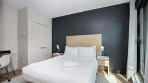 Unclassified image, 5 of 16, button - Executive Canal View-1 bedroom (Montreal)