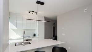Unclassified image, 2 of 16, button - Executive Canal View-1 bedroom (Montreal)