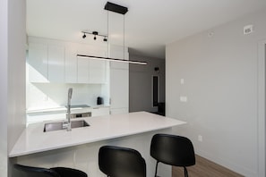 Coffee/tea maker, fridge, microwave, oven