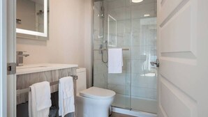 Unclassified image, 4 of 16, button - Executive Canal View-1 bedroom (Montreal)