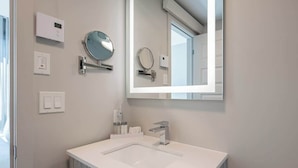 Unclassified image, 4 of 12, button - Comfort Plus - 1 bedroom (Montreal)