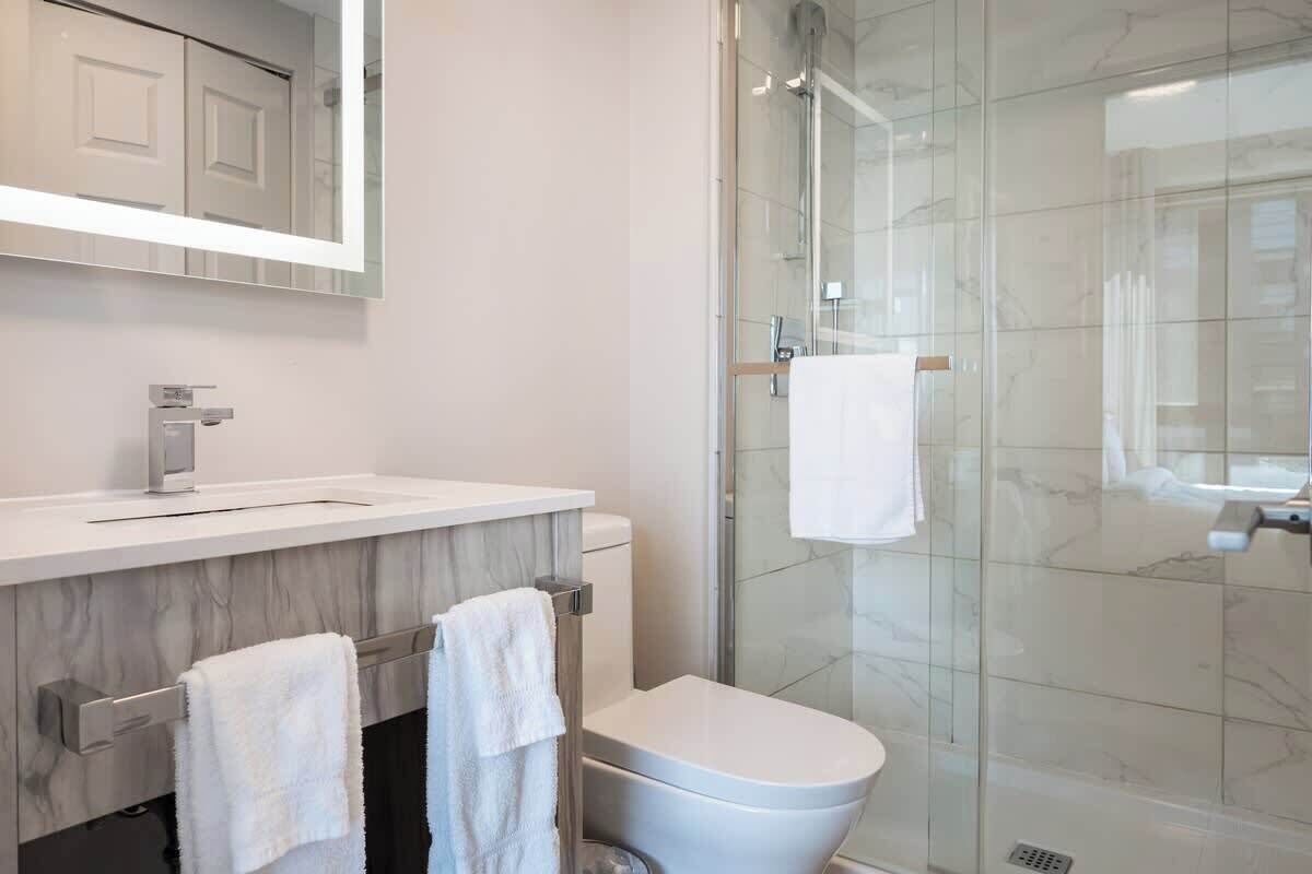 Dusche, Haartrockner, Shampoo