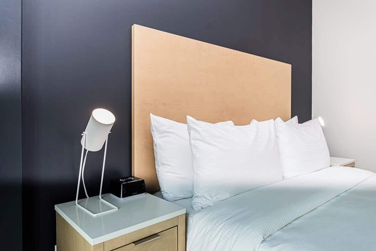 1 habitación, tabla de planchar con plancha, wifi gratis y ropa de cama 