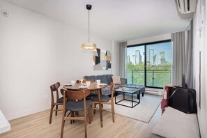 Living area - Comfort city view - 1 bedroom (Montreal)