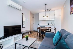 Living area - Comfort Plus City View - 1 bedroom (Montreal)