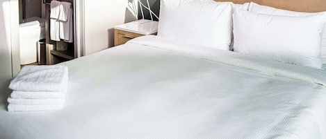1 habitación, tabla de planchar con plancha, wifi gratis y ropa de cama