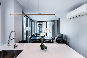 Interior - Premium Plus City View - 2 bed 2 bathrooms (Montreal)