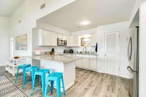 Fridge, microwave, oven, stovetop - Beautiful Bay and Beach View! Best of Both Worlds (Surfside Beach)