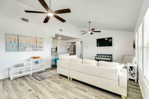 TV - Beautiful Bay and Beach View! Best of Both Worlds (Surfside Beach)