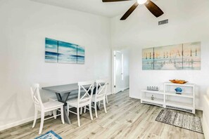 Dining - Beautiful Bay and Beach View! Best of Both Worlds (Surfside Beach)