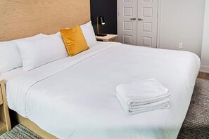 1 bedroom, iron/ironing board, WiFi (free), bed sheets