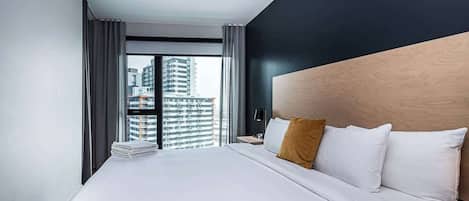 1 habitación, tabla de planchar con plancha, wifi gratis y ropa de cama