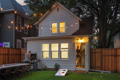 Arcade Game Room / 5min to Downtown / Putting Green / Wet Bar