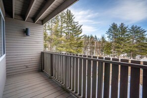 Property grounds - Ski-In/Out Condo with HotTub Sauna & Pool Sleeps 6 (Newry)