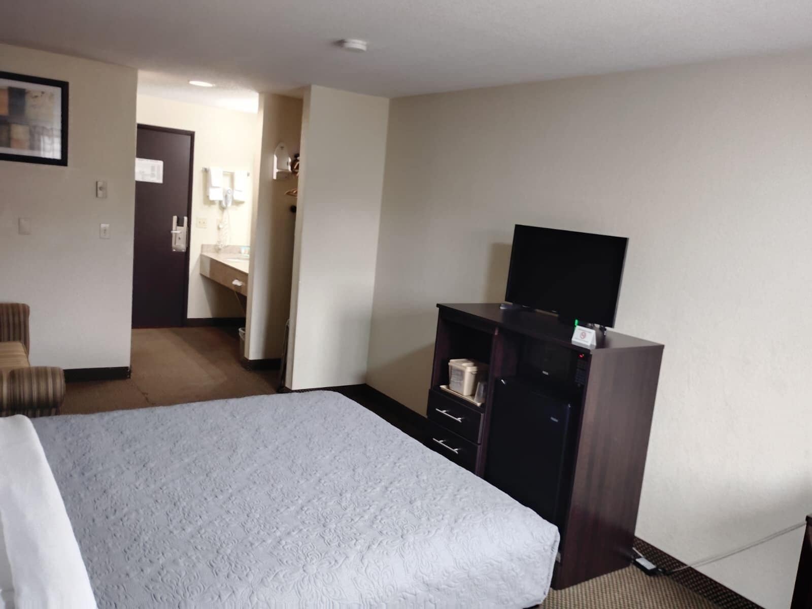 加厚床垫、办公桌、笔记本电脑工作区、熨斗/熨衣板