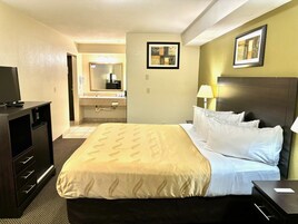 加厚床垫、办公桌、笔记本电脑工作区、熨斗/熨衣板