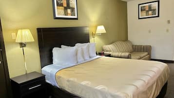 Materassi a doppio strato, una scrivania, postazione laptop