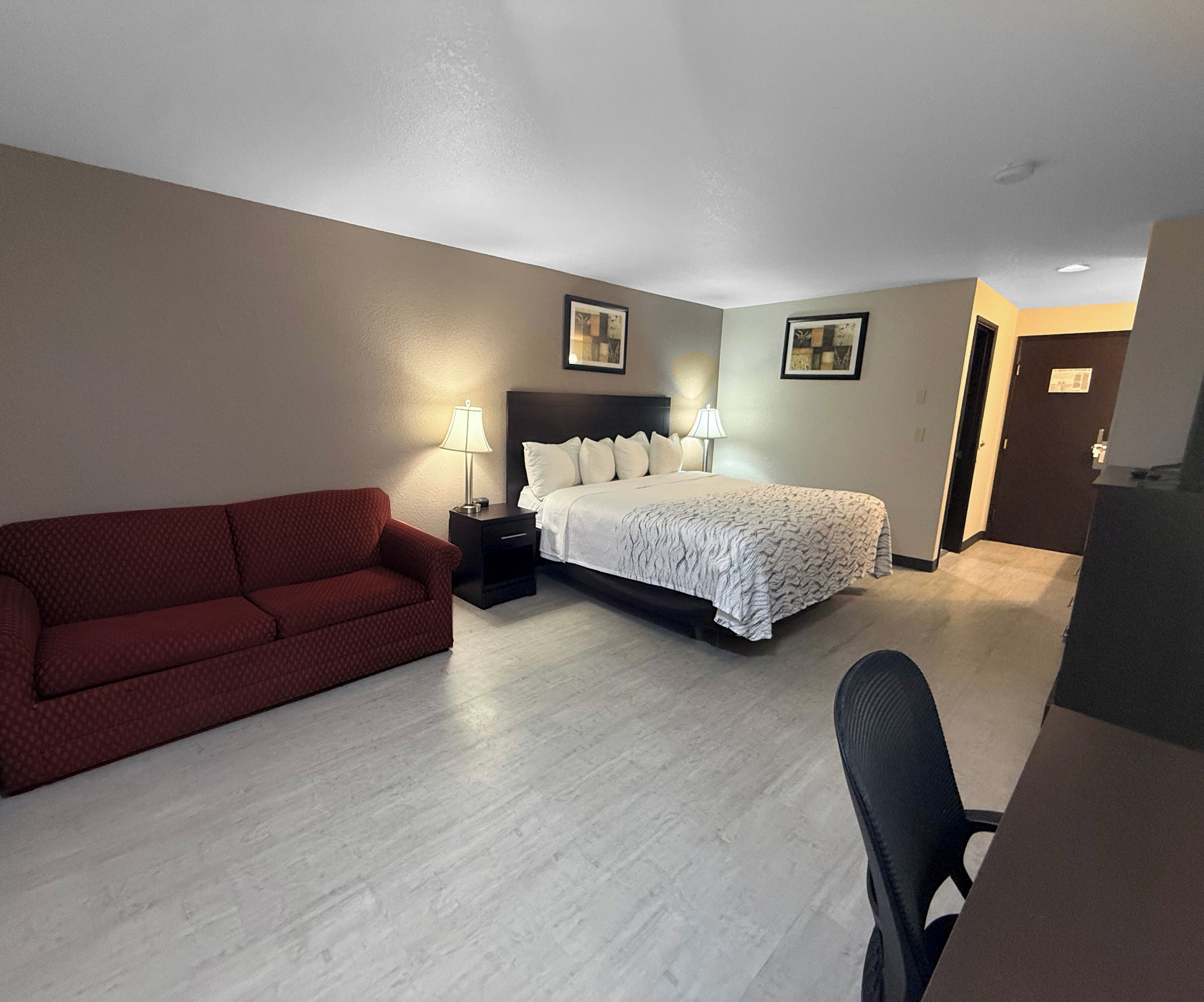 Superior Room, 1 Queen Bed with Sofa bed, Non Smoking | Desk, laptop workspace, iron/ironing board, WiFi (free)