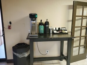 Coffee and/or coffee maker - Cozy Inn (Centralia)