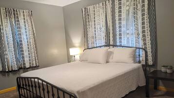 3 chambres, fer et planche à repasser, Wi-Fi gratuit, draps fournis