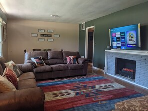 Smart-tv en een open haard