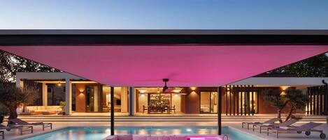 Et oppvarmet basseng