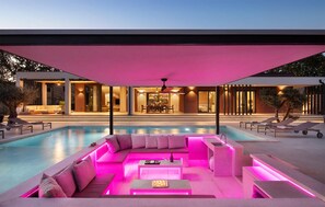 A heated pool - Nice home in Brajkovici with kitchen (Brajkovici)