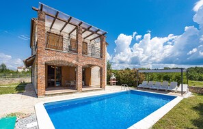 Pool - Gorgeous home in Cabrunici with WiFi (Cabrunici)