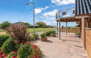 المنطقة المحيطة بالمنشأة