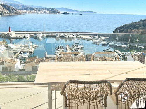 Apartment 'Icon Marina B' mit Meerblick, WLAN und Klimaanlage