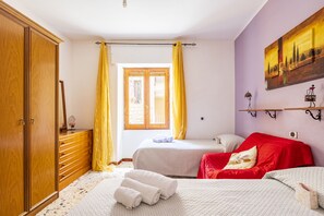 1 bedroom, bed sheets - Apartment "Animo 1" with Balcony & Wi-Fi (Loceri)