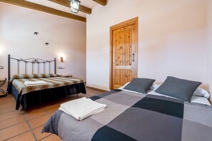 6 quartos, Wi-Fi de cortesia, roupa de cama